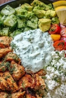Delicious Chicken Tzatziki Bowl with tender chicken and yogurt sauce