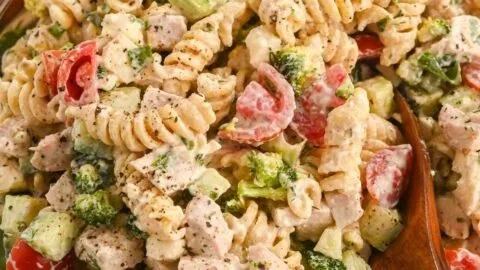 Creamy high-protein pasta salad with chicken and fresh vegetables