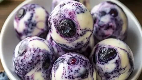 Delicious blueberry Greek yogurt bites for a healthy snack option