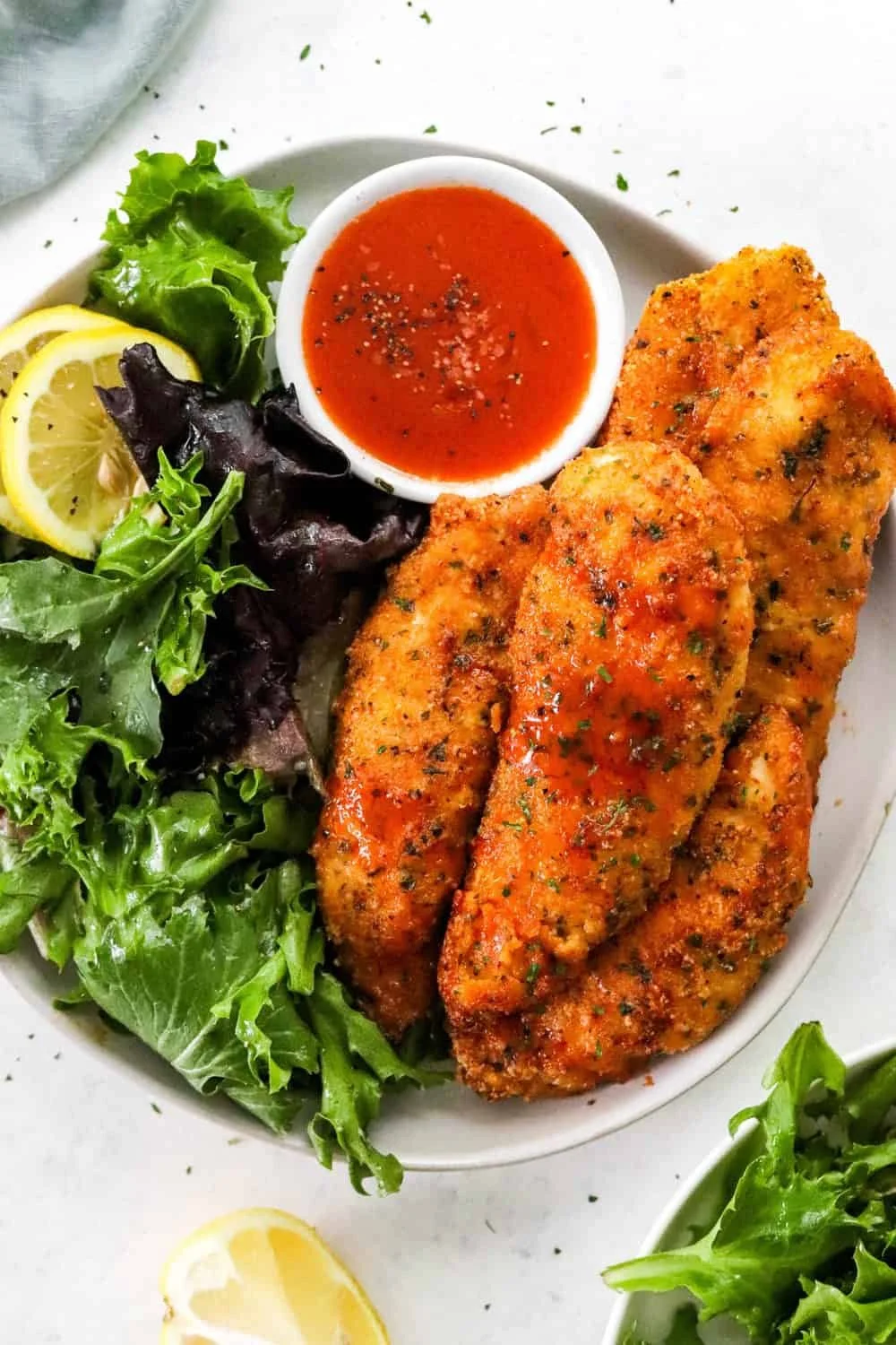 Crispy air fryer chicken tenders, low-carb and gluten-free dish