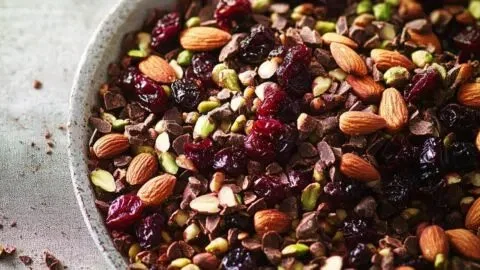 A bowl of dark chocolate-cherry trail mix, a healthy anti-inflammatory snack.