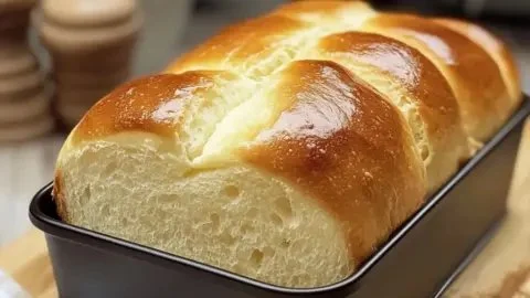 Quick and easy 5-minute bread fresh out of the oven